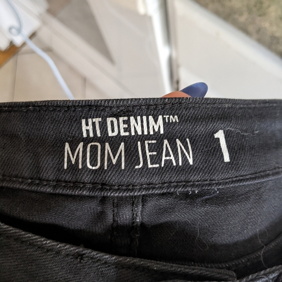 US 1 HOT TOPIC BLACK MOM JEANS - Picture 2 of 3